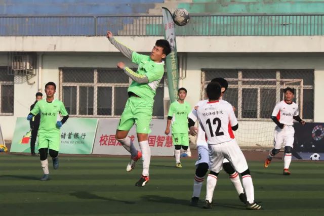 王哲林15+12刘铮14分 上海6人上双险胜北京